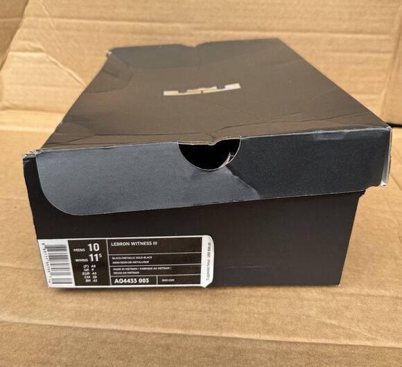 Athletic_Shoes